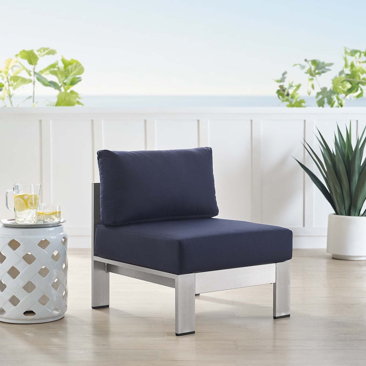 Chaise d'extérieur sans accoudoirs en aluminium avec tissu Sunbrella® Shore