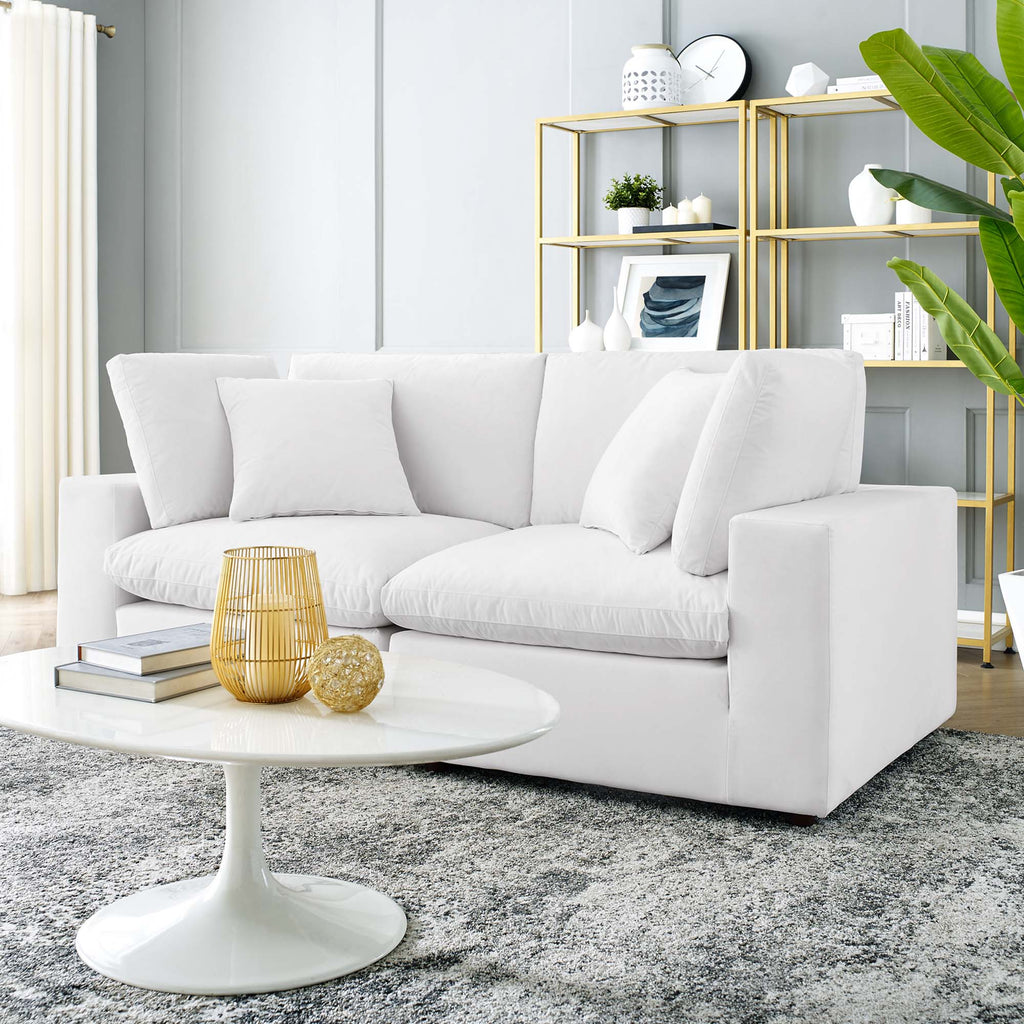 Causeuse en velours performance surrembourrée Commix garnie de duvet