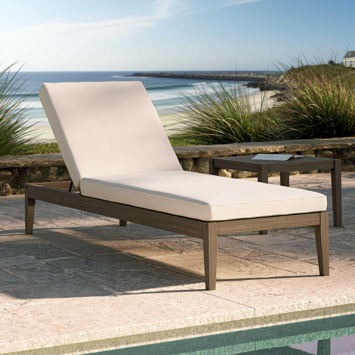 Chaise longue d'extérieur en teck Northlake