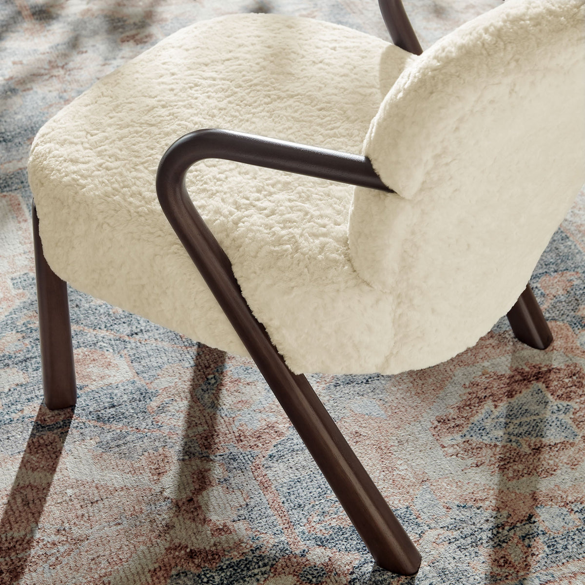 Fauteuil d'appoint Arden avec imitation peau de mouton