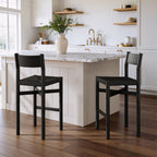 Tabourets de bar Alvia en bois de chêne avec assise tressée, lot de 2