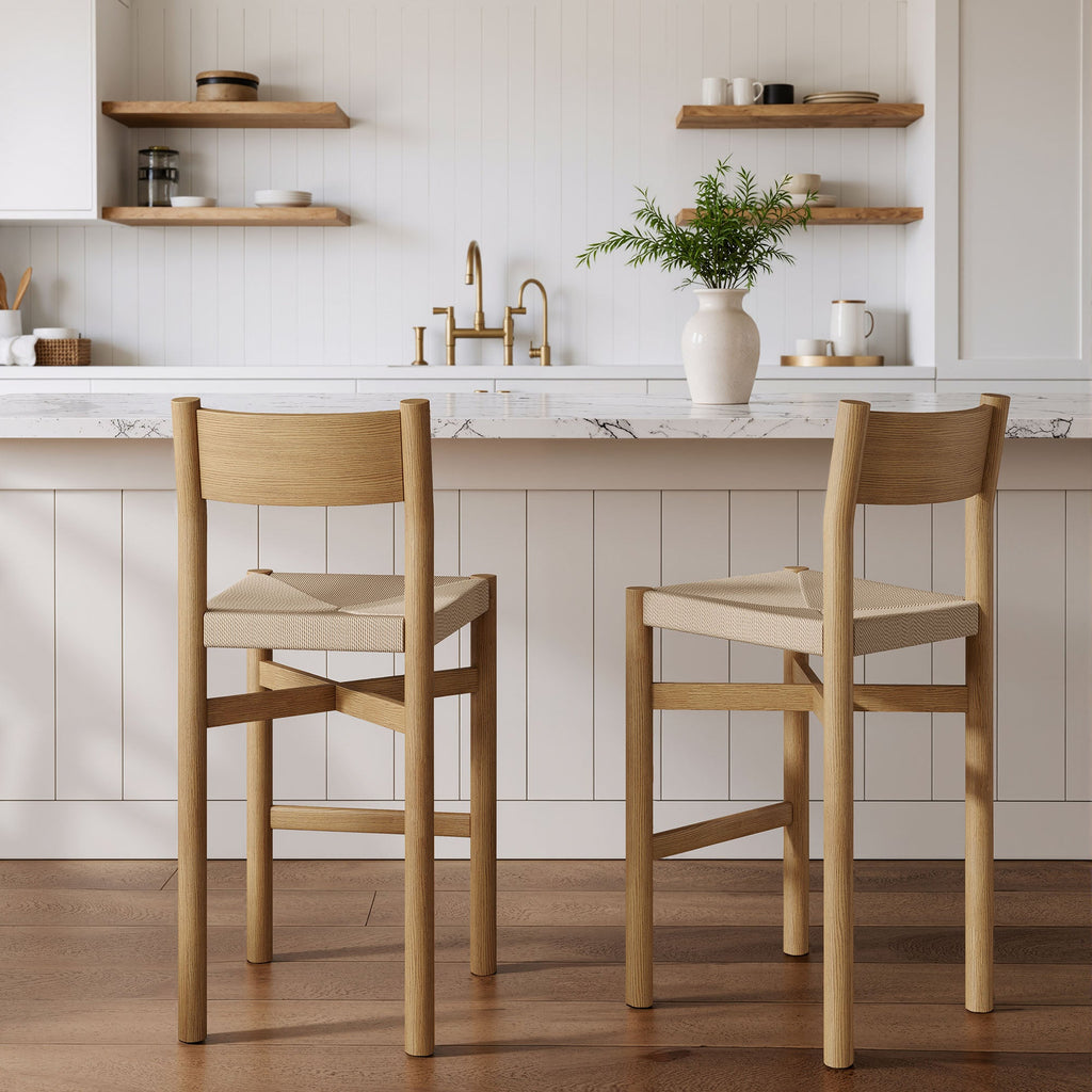 Tabourets de bar Alvia en bois de chêne avec assise tressée, lot de 2