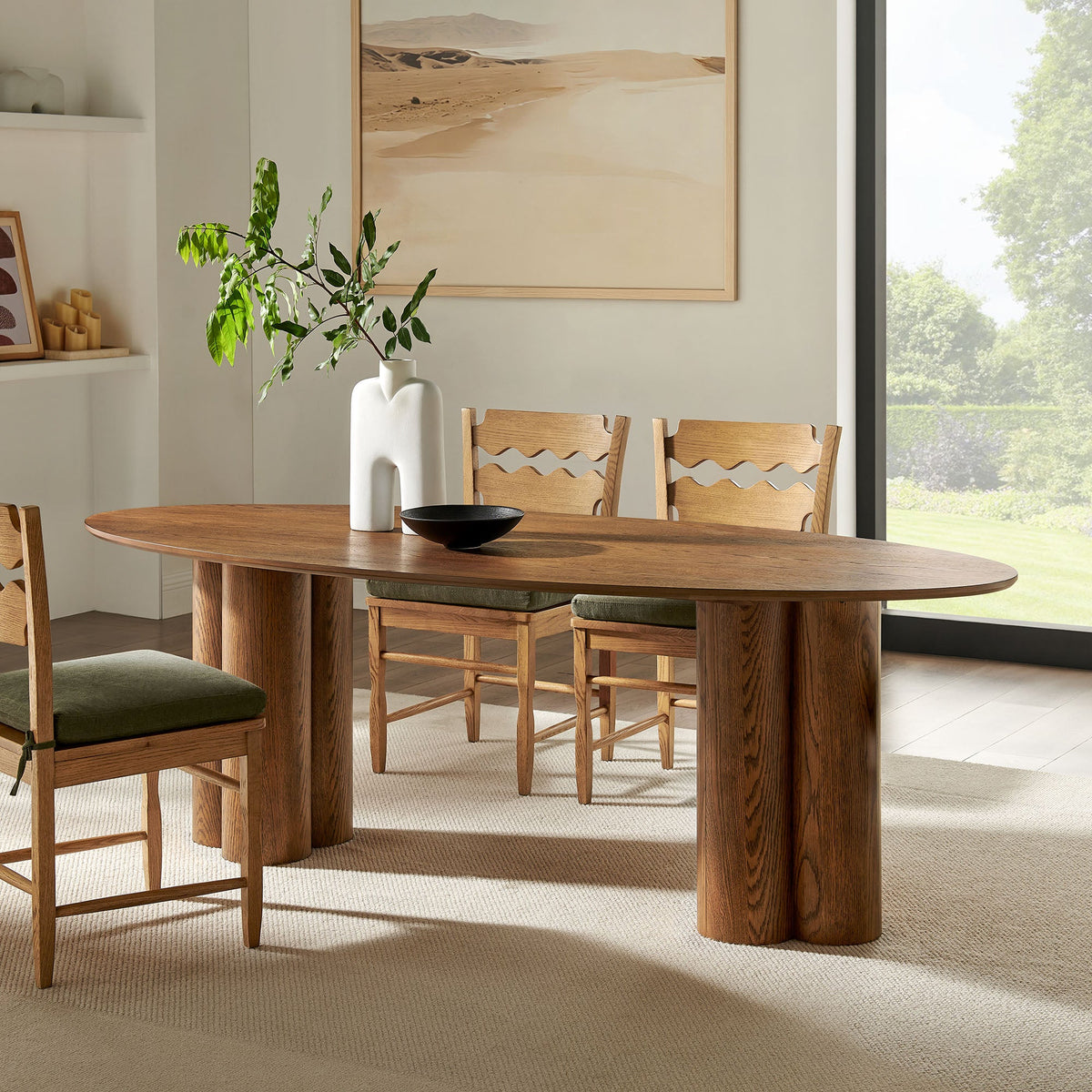 Table de salle à manger ovale sur pied Renwick de 79 po en placage de chêne