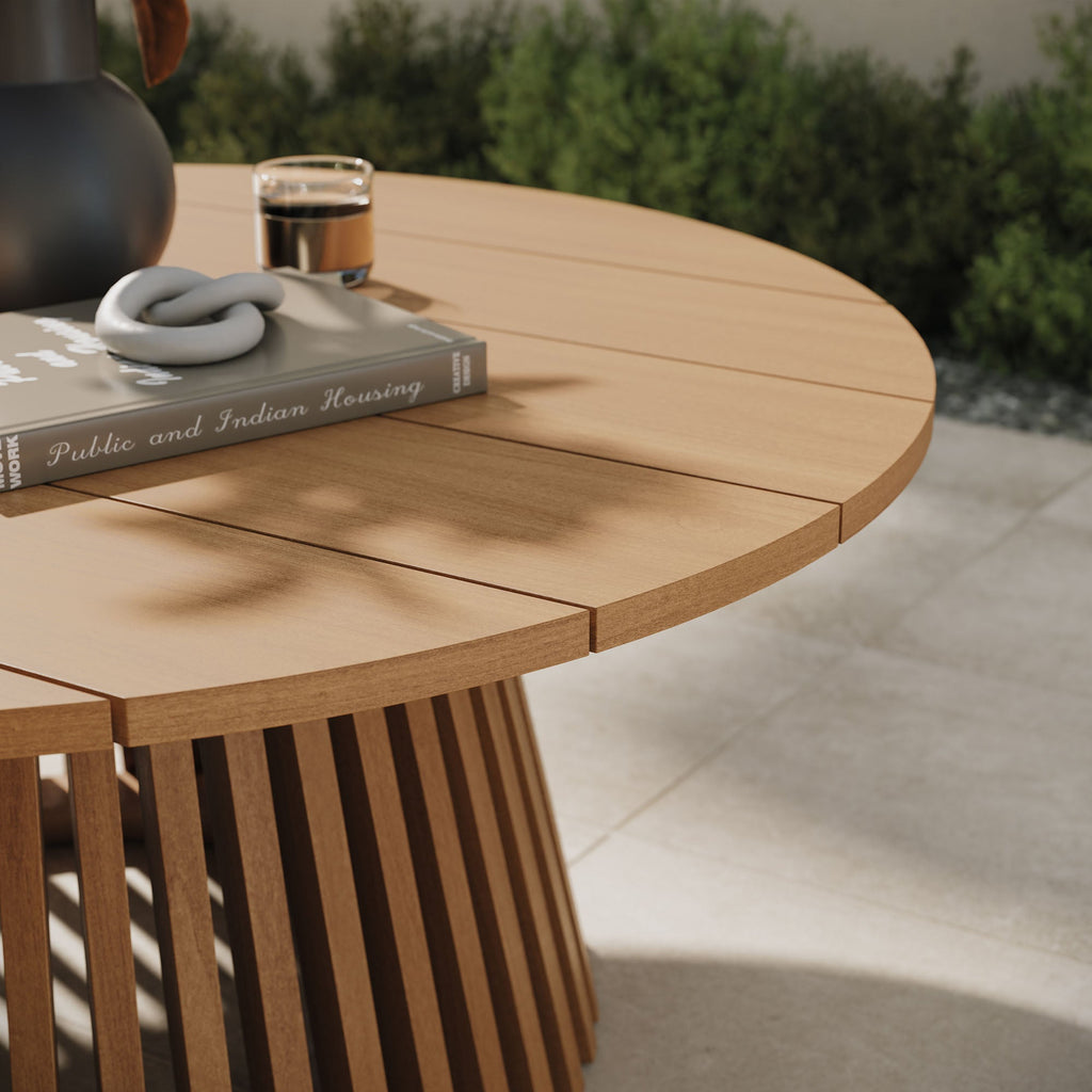 Table basse ronde d'extérieur en teck Lane de 39 pouces