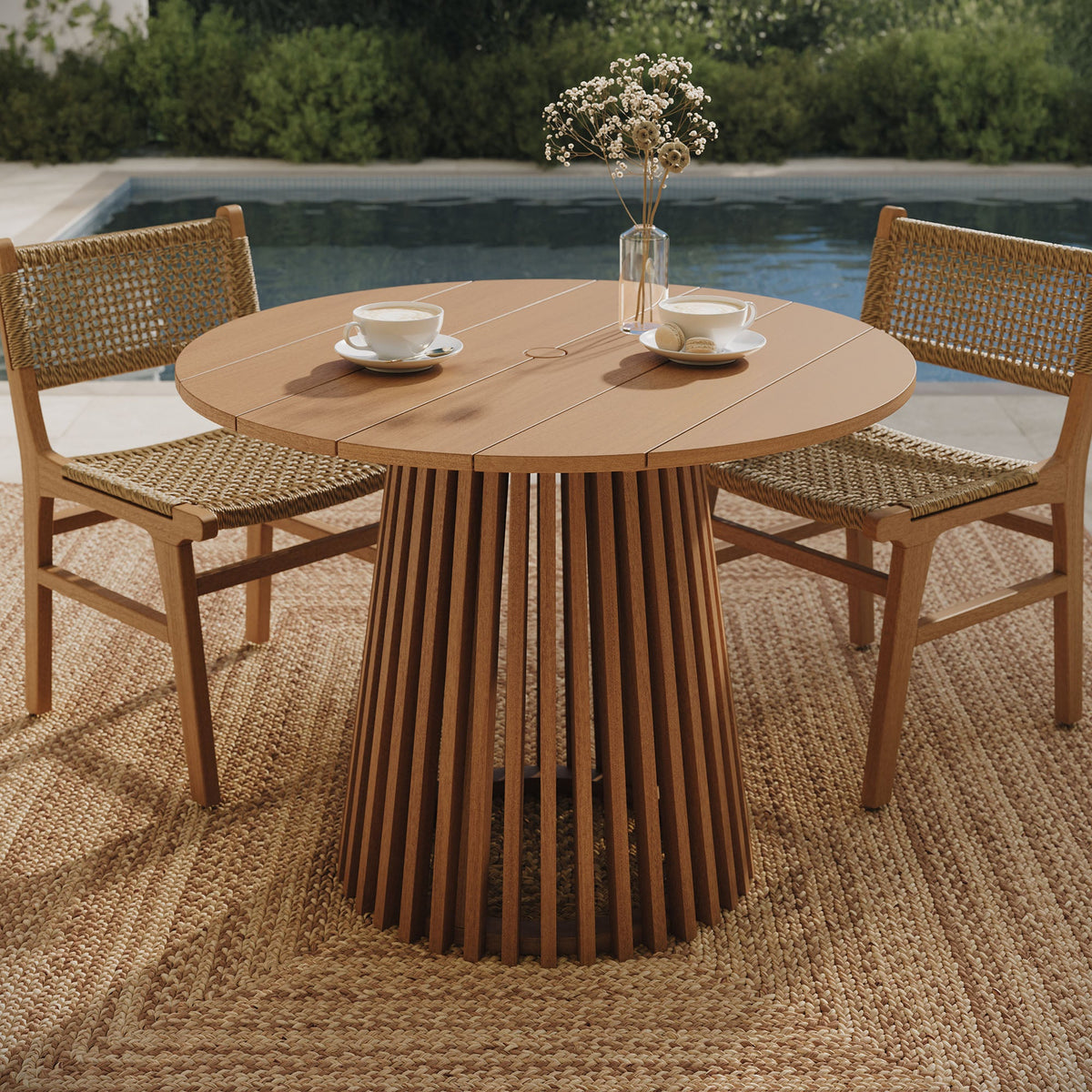 Table à manger d'extérieur ronde en bois de teck Lane de 39 pouces