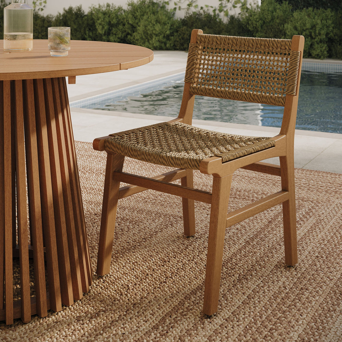 Chaise de salle à manger en bois de teck Rowe pour l'extérieur