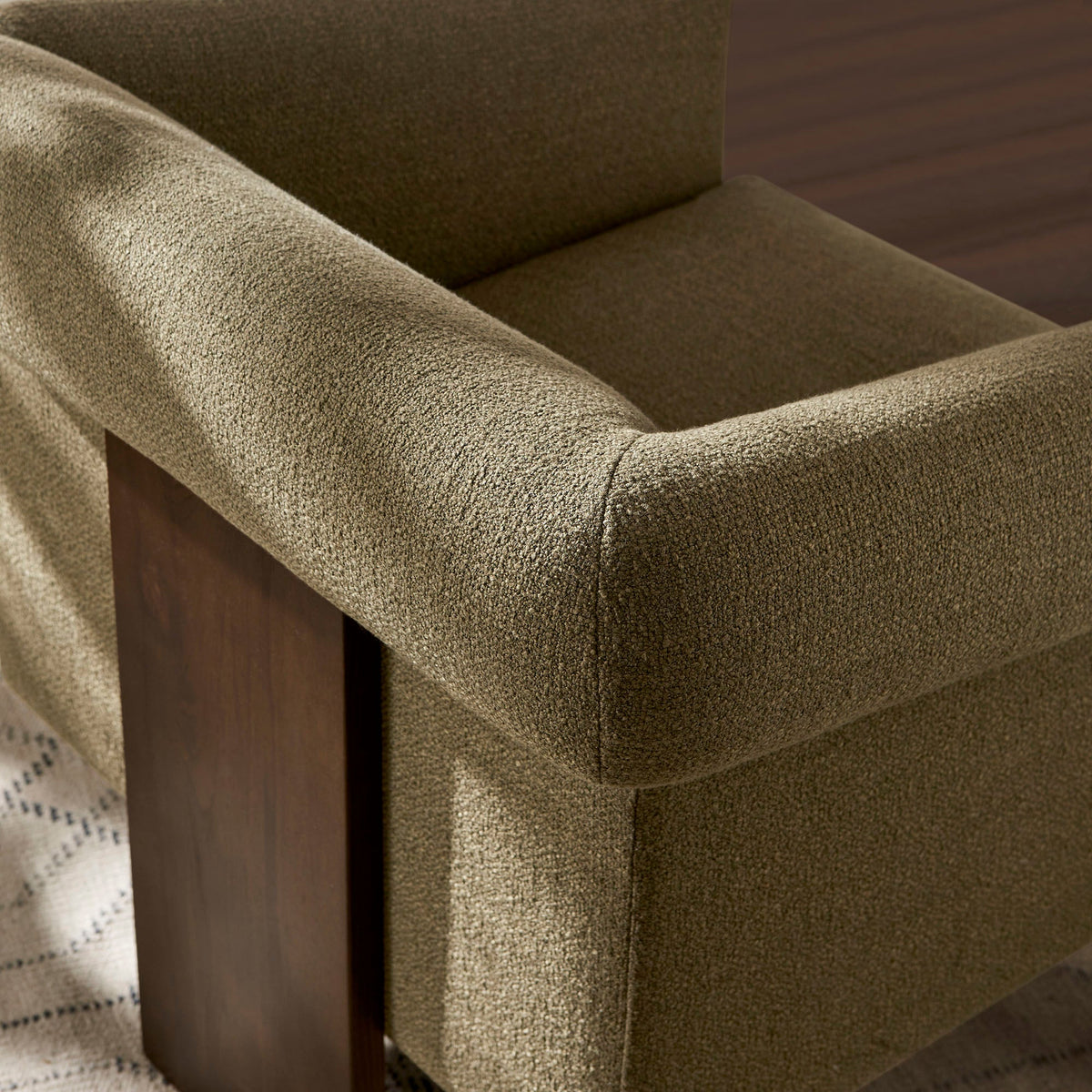 Fauteuil d'appoint trépied en mélange de lin Halbrook