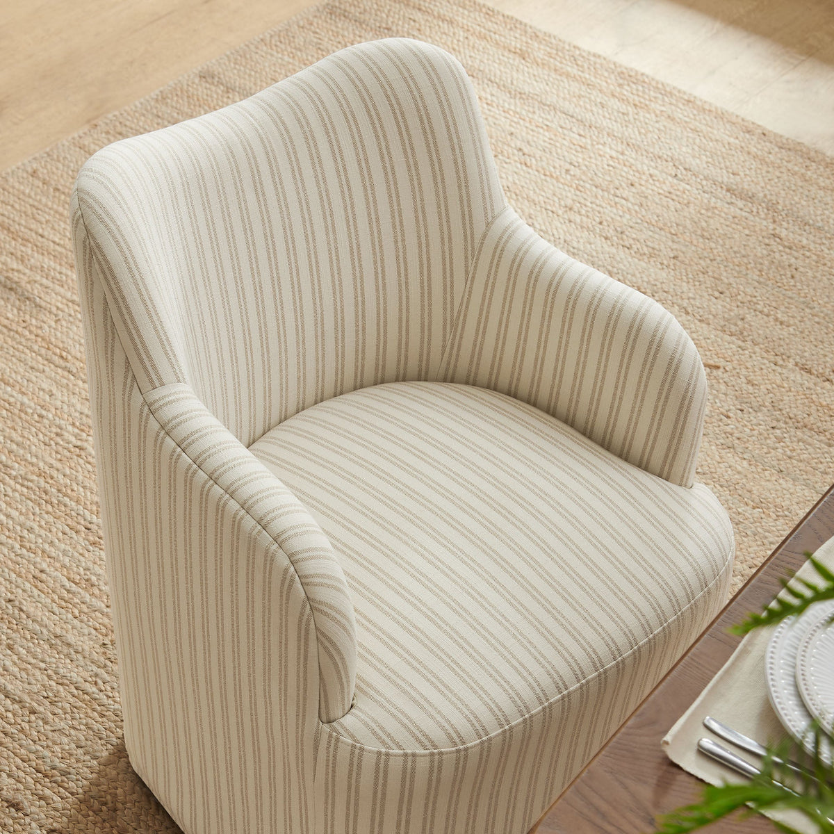 Chaise de salle à manger pivotante en mélange de lin Cordelle