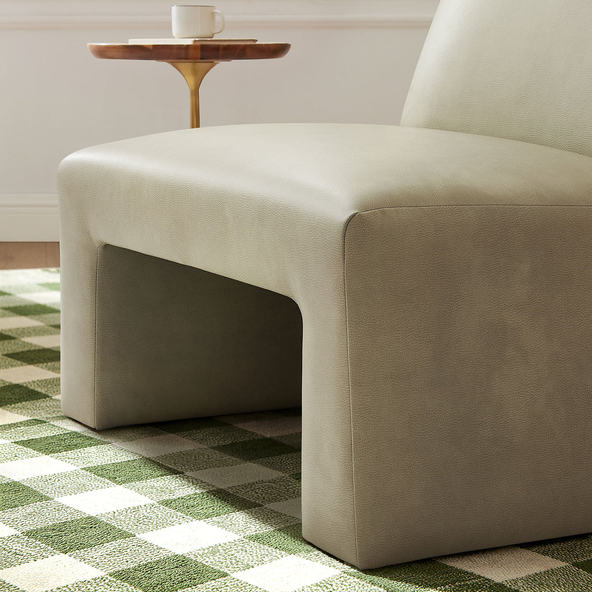 Fauteuil d'appoint sans accoudoirs Amita en cuir végétalien