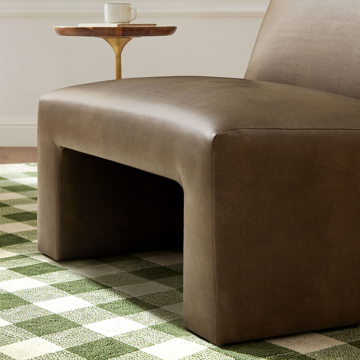 Fauteuil d'appoint sans accoudoirs Amita en cuir végétalien