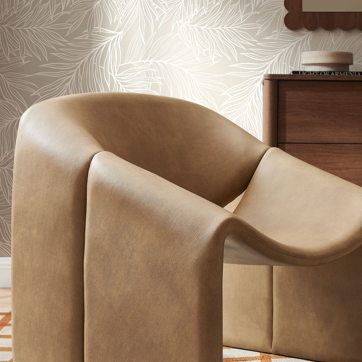 Fauteuil d'appoint en similicuir courbé Vivi