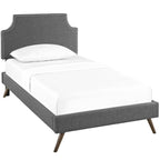 Lit plateforme Laura en tissu avec pieds ronds évasés
