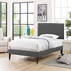 Lit plateforme Amaris en tissu avec pieds carrés effilés