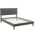 Lit Virginia en tissu avec plate-forme et pieds carrés fuselés