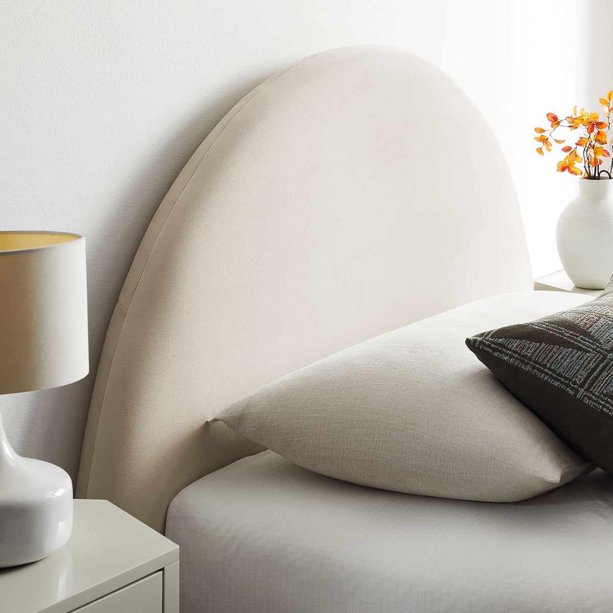 Cadre de lit plateforme de rangement Arched Performance Velvet Resort