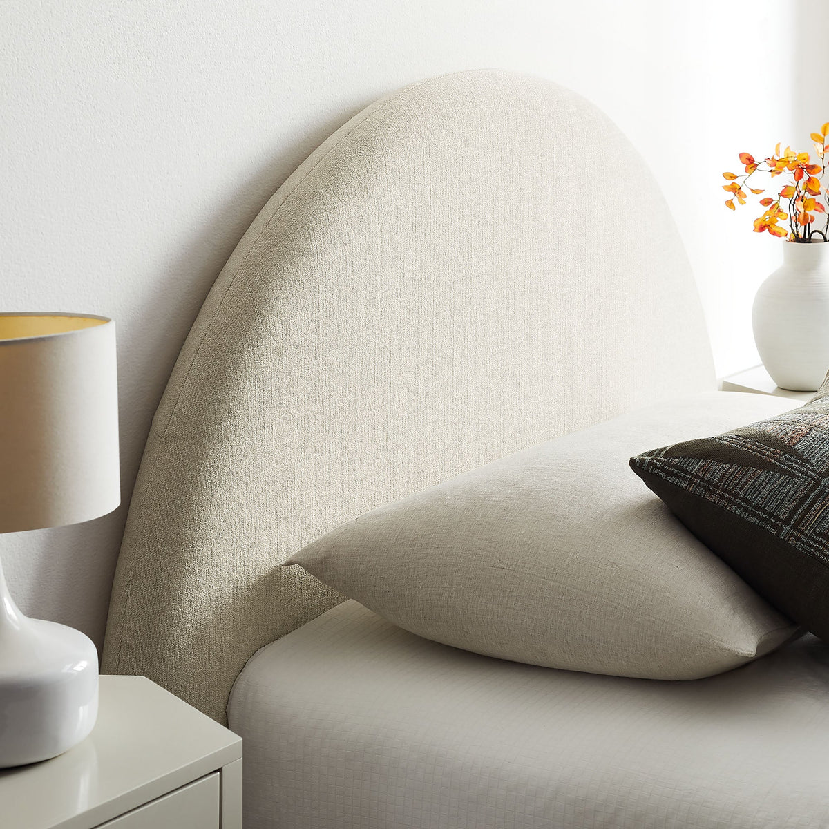 Cadre de lit plateforme rembourré en tissu avec rangement Resort