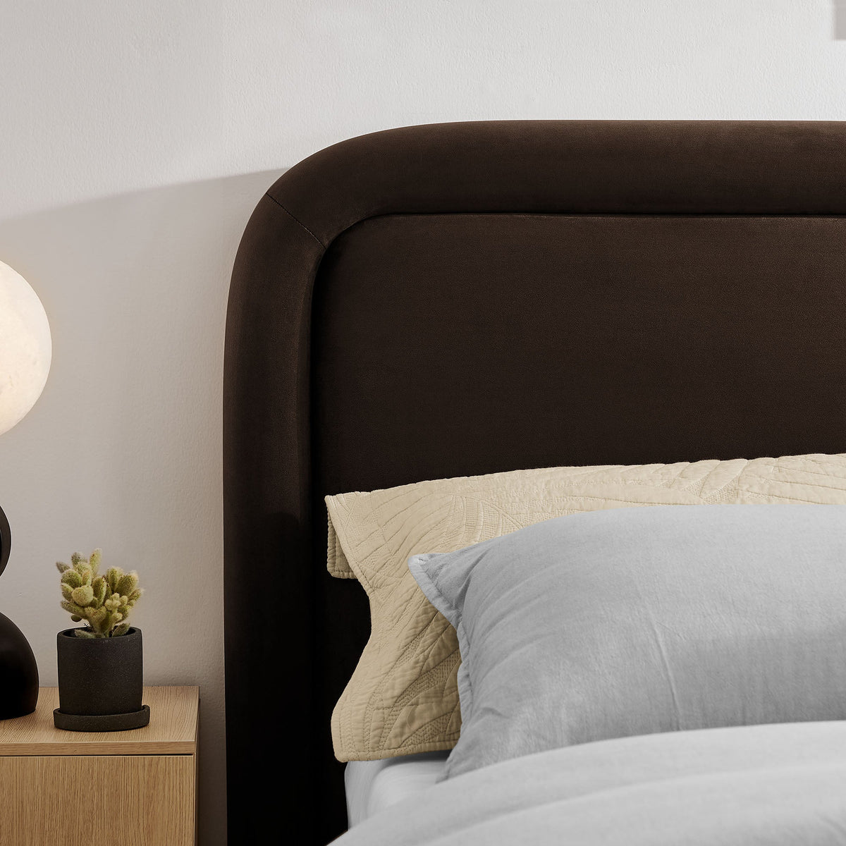 Lit plateforme en velours performant Beck