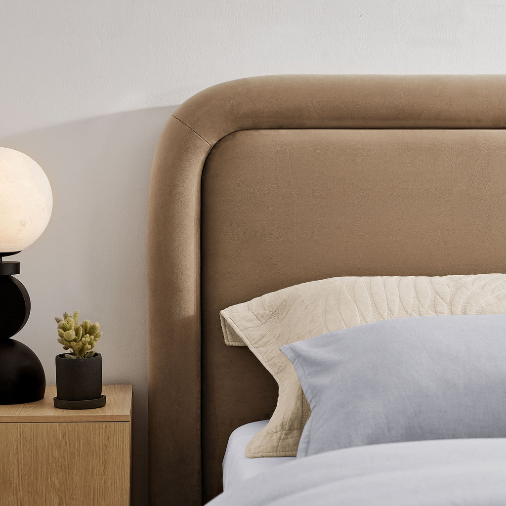 Lit plateforme en velours performant Beck